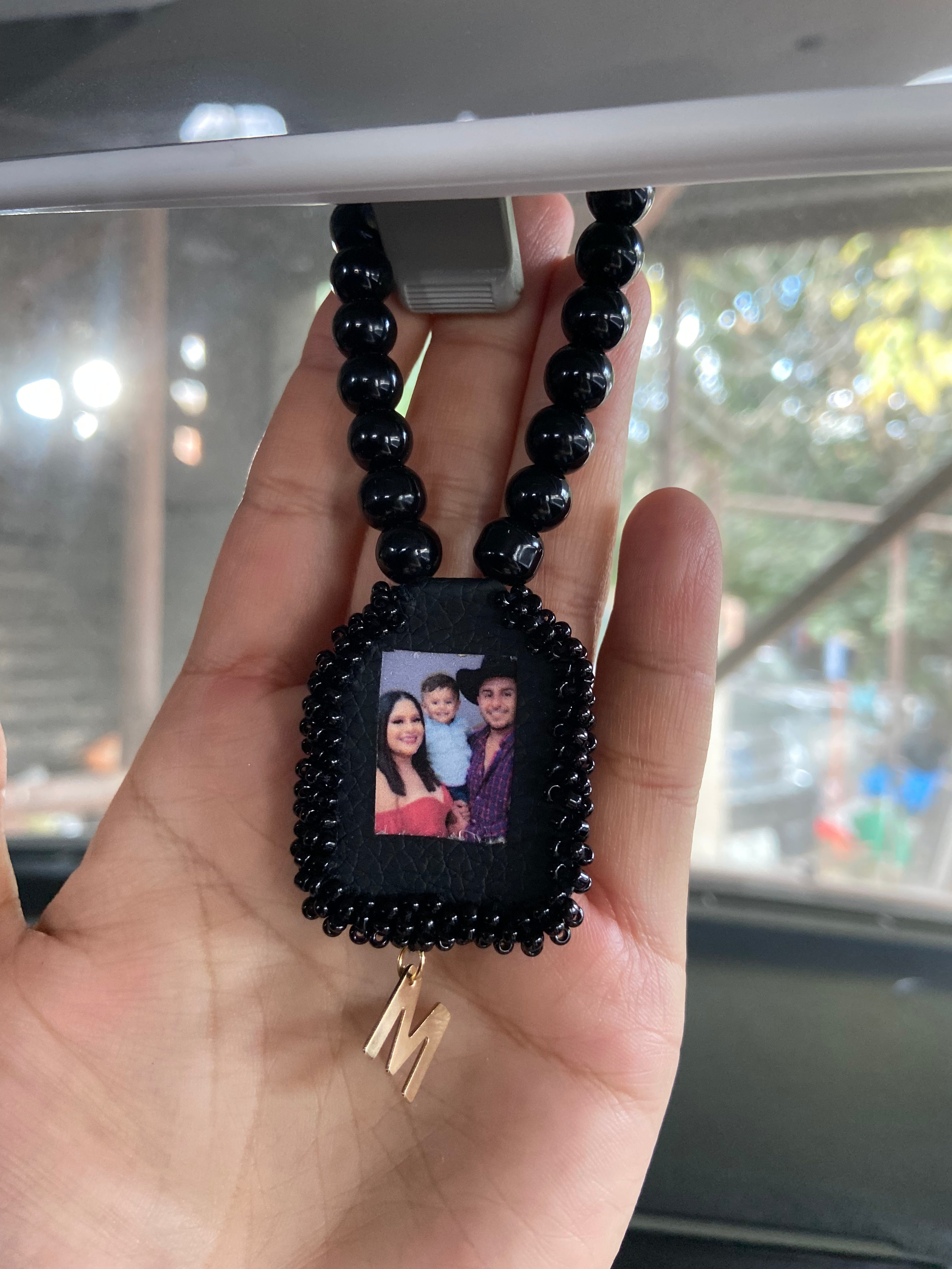 Escapulario para carro🚗 -con doble foto e inicial